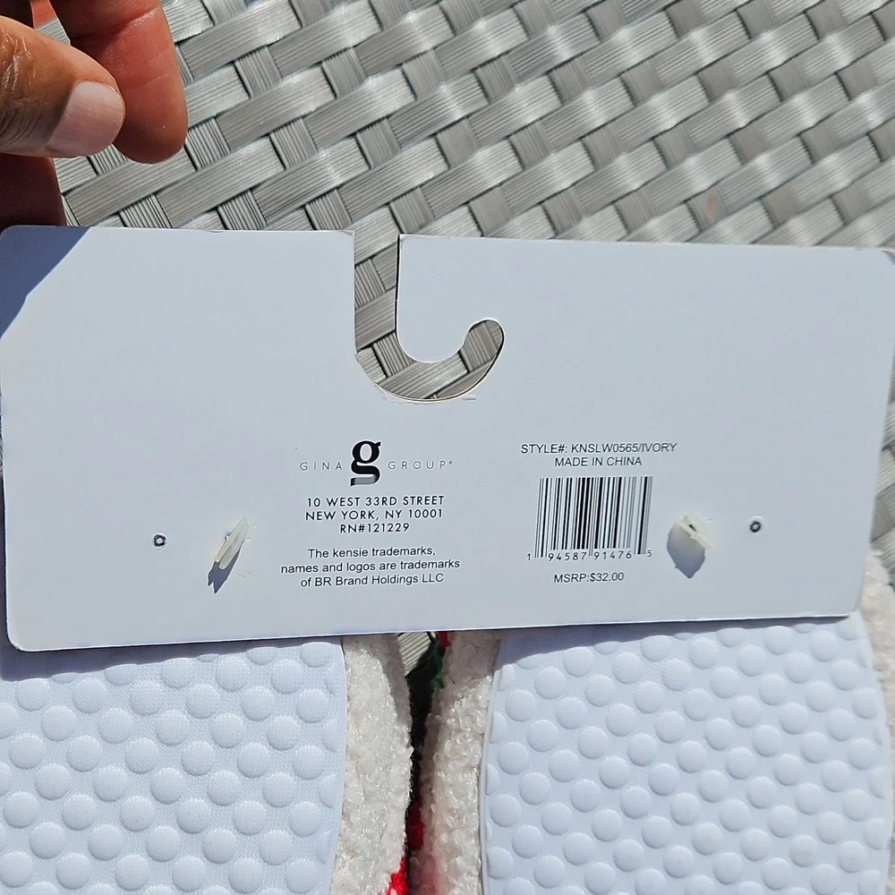NEW WITH TAGS Kensie Size 6/7 Ivory Red Strawberries Fuzzy Memory Foam Slippers - Picture 17 of 17